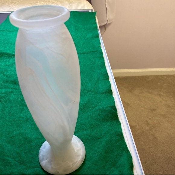 Alabaster Vase,EUC - Picture 1 of 5